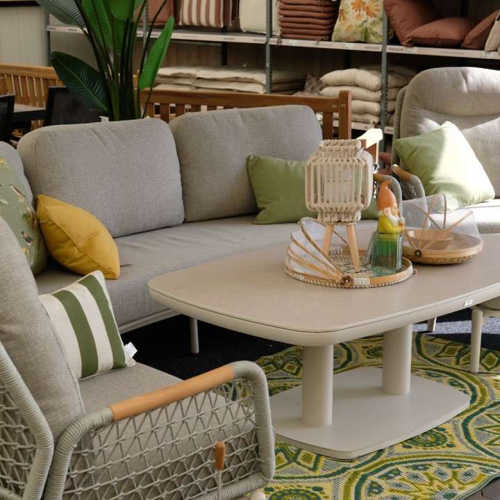 Tuinmeubilair kopen? Kom naar GroenRijk Beneden Leeuwen! Tuinmeubilair kopen? Kom naar GroenRijk Beneden Leeuwen!