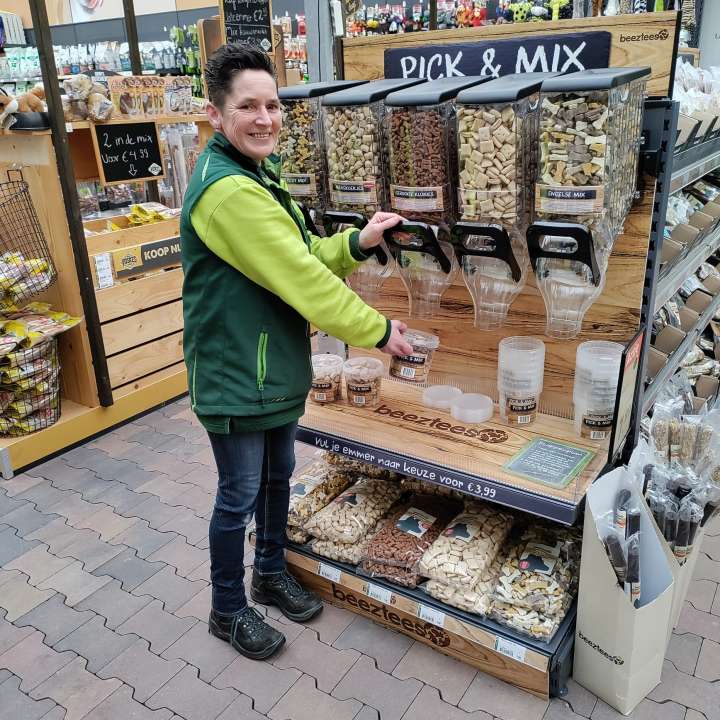 Voeding of speeltjes voor jouw huisdier kopen? Kom naar GroenRijk Beneden Leeuwen!
