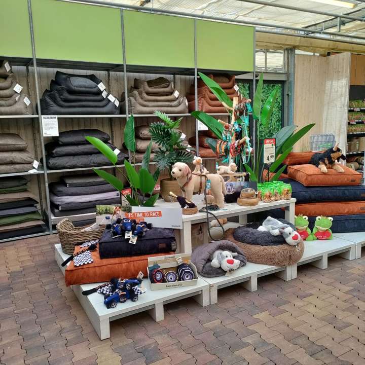 Dierbenodigdheden kopen? Kom naar GroenRijk Beneden Leeuwen!