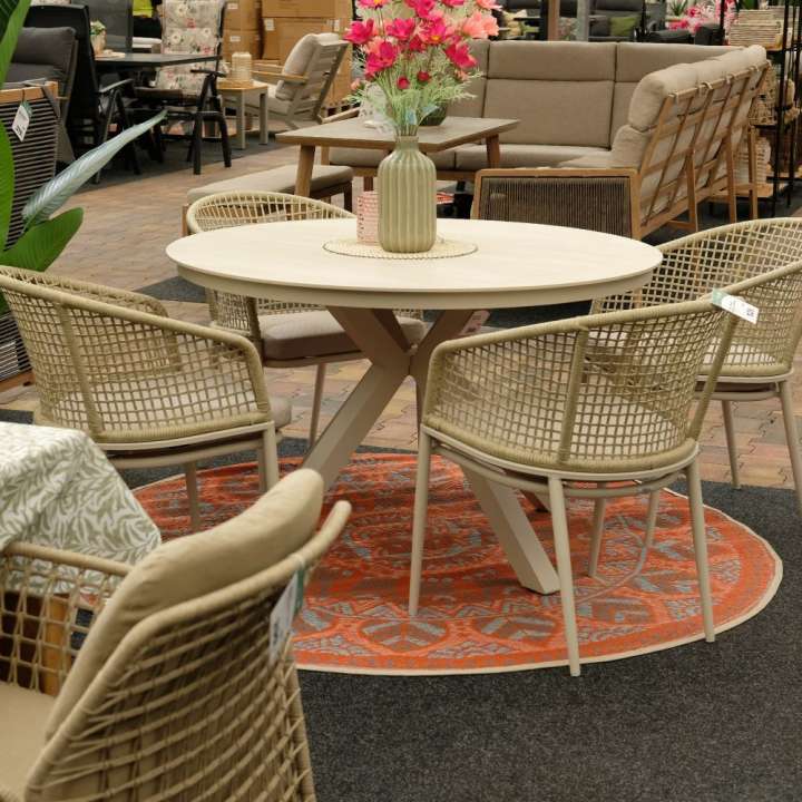 Tuinstoelen van tuincentrum GroenRijk Beneden Leeuwen!