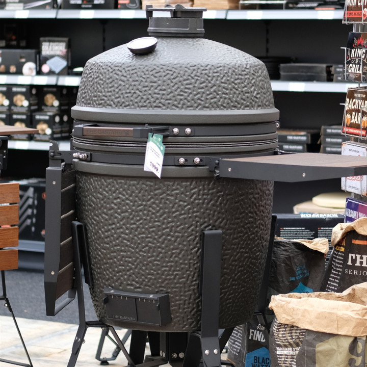 The Bastard kamado BBQ van tuincentrum GroenRijk Beneden Leeuwen! The Bastard kamado BBQ van tuincentrum GroenRijk Beneden Leeuwen!