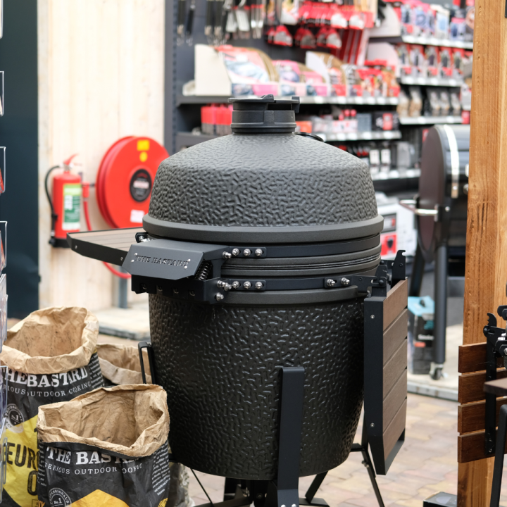 The Bastard kamado BBQ van tuincentrum GroenRijk Beneden Leeuwen! The Bastard kamado BBQ van tuincentrum GroenRijk Beneden Leeuwen!