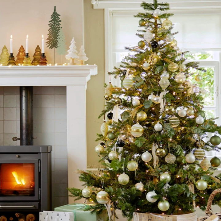 Kunstkerstbomen van GroenRijk Beneden Leeuwen!