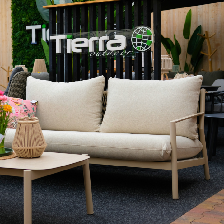 Tuinbank van tuincentrum GroenRijk Beneden Leeuwen!