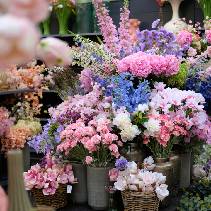Kunstbloemen koop je bij GroenRijk Beneden Leeuwen! Kunstbloemen koop je bij GroenRijk Beneden Leeuwen!