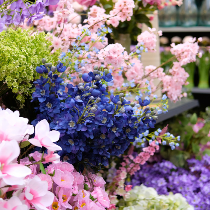 Zijden bloemen koop je bij GroenRijk Beneden Leeuwen! Zijden bloemen koop je bij GroenRijk Beneden Leeuwen!