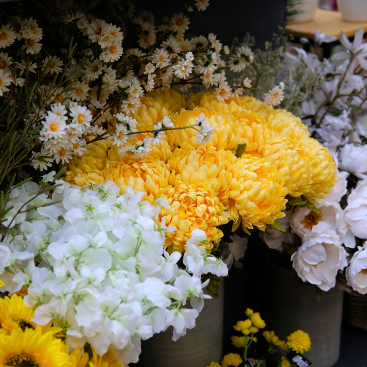 Zijden bloemen koop je bij GroenRijk Beneden Leeuwen! Zijden bloemen koop je bij GroenRijk Beneden Leeuwen!